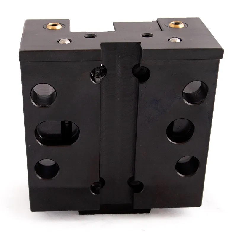 Bolt On face turning toolholder, clamping capacity 25x25mm, bolt grid 45x80